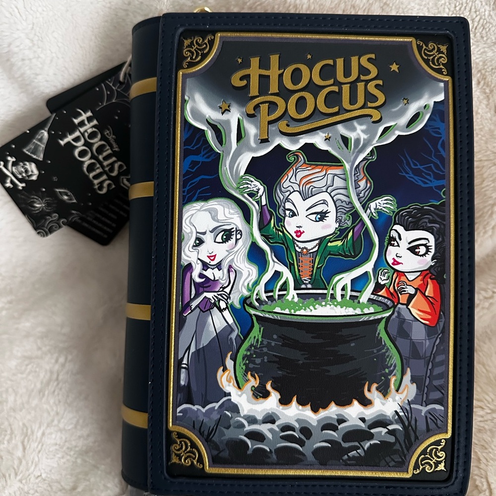 Disney’s Hocus Pocus Glow in the Dark Crossbody Loungefly Bag: BNWT